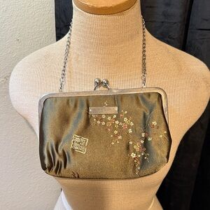 Jennjohn Elegant Floral Embroidered Clutch Bag